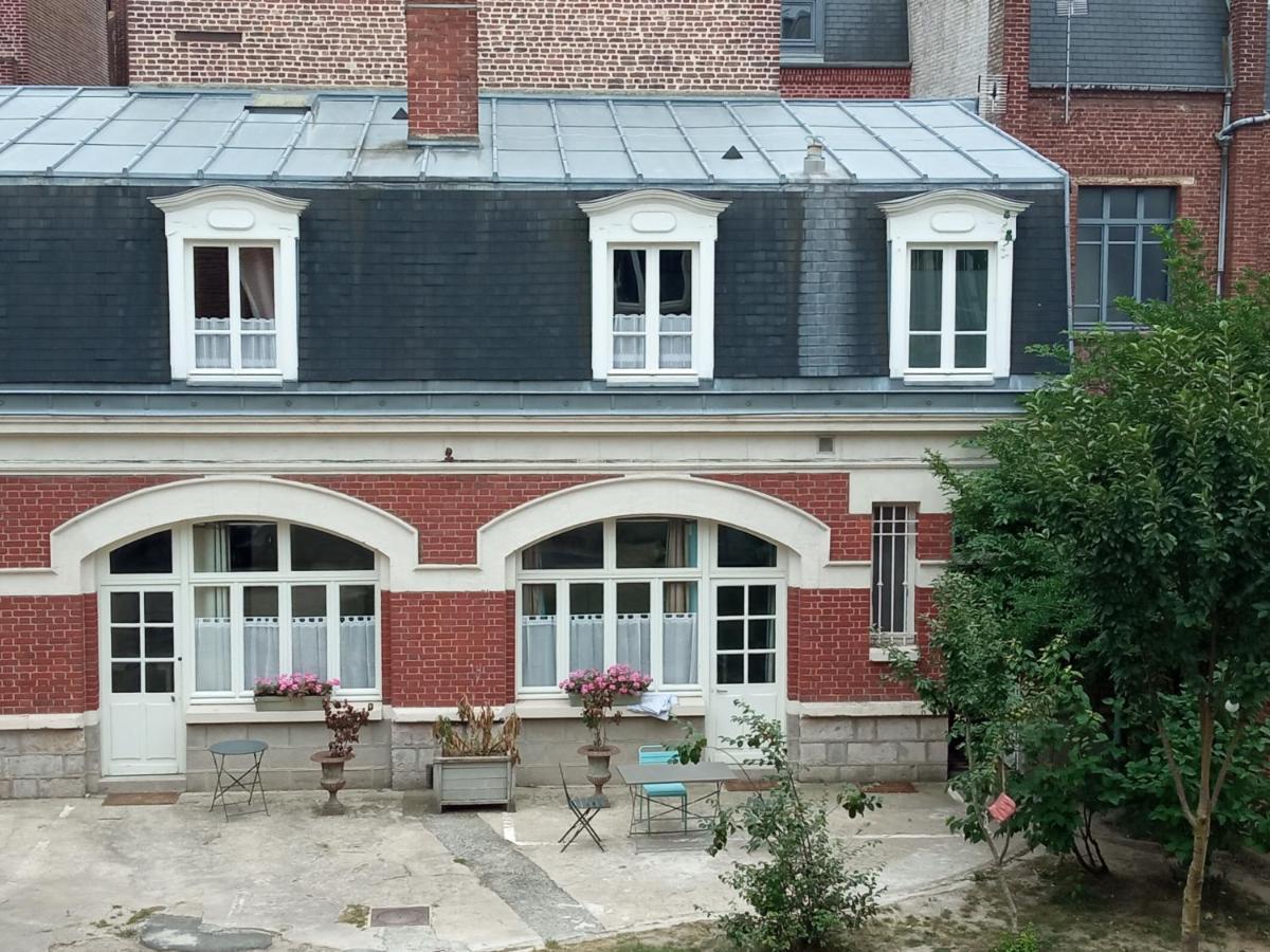 Ferienwohnung Au Pied Du Beffroi Arras Exterior foto